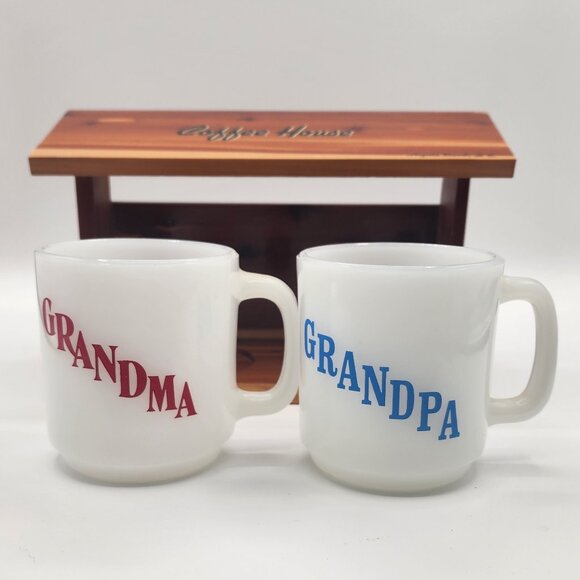 Vtg Myrtle Beach SC Souvenir Wooden Coffee House Glasbake Milk Glass Mugs Shelf - Picture 8 of 11